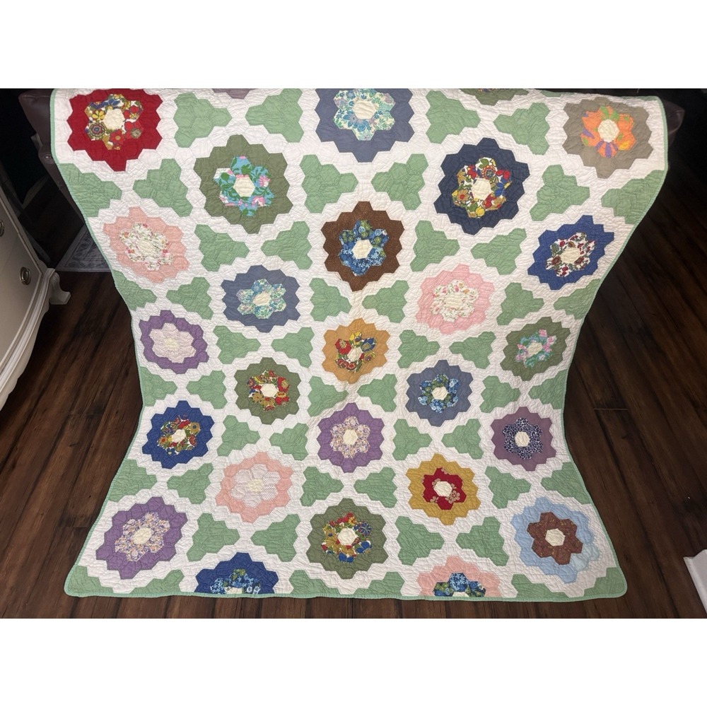 VINTAGE GRANDMOTHERS FLOWER GARDEN QUILT-1940s, 80" x 60" Green Trim‎ Twin/Throw